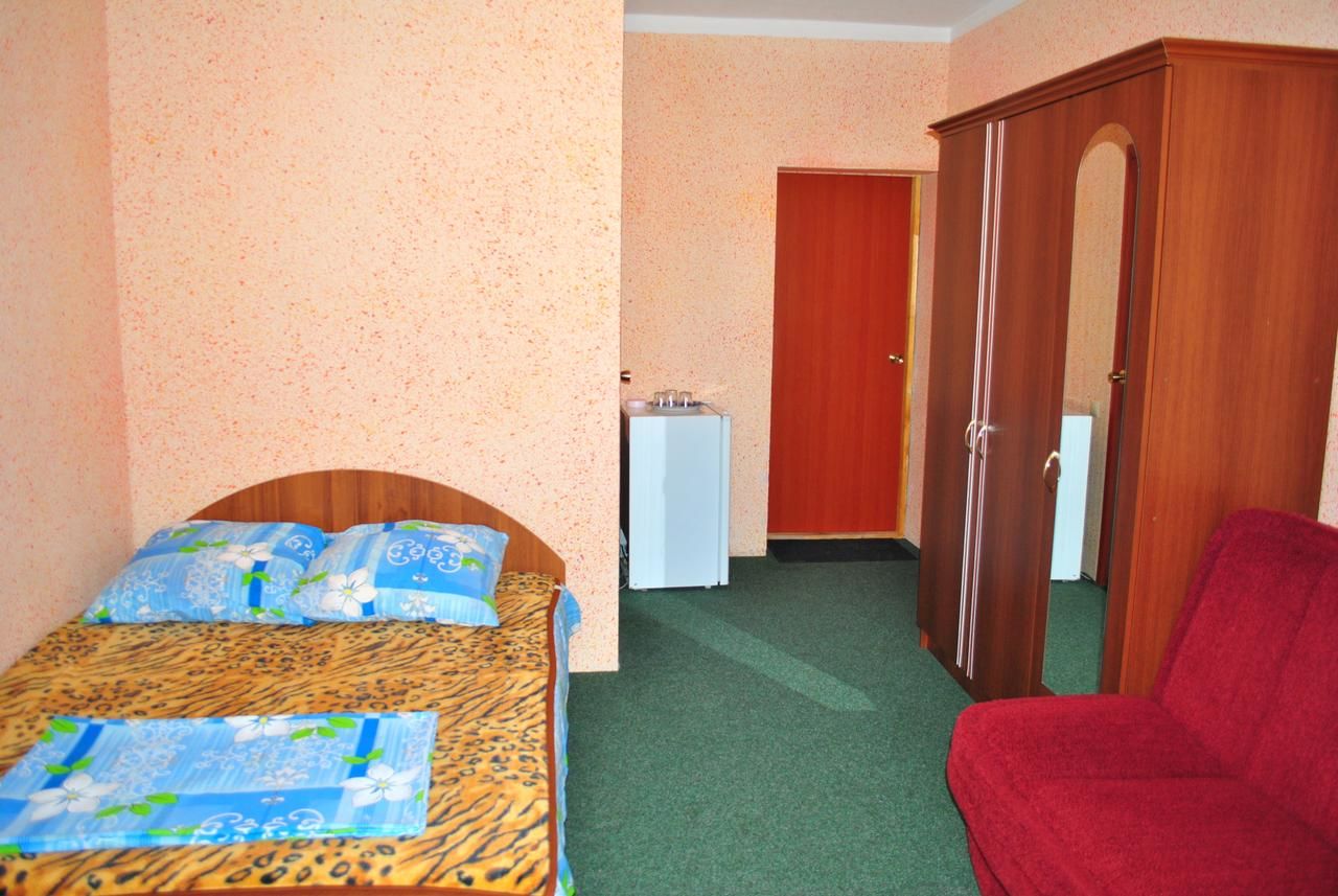 Отель Antoshka Pansionat Железный Порт